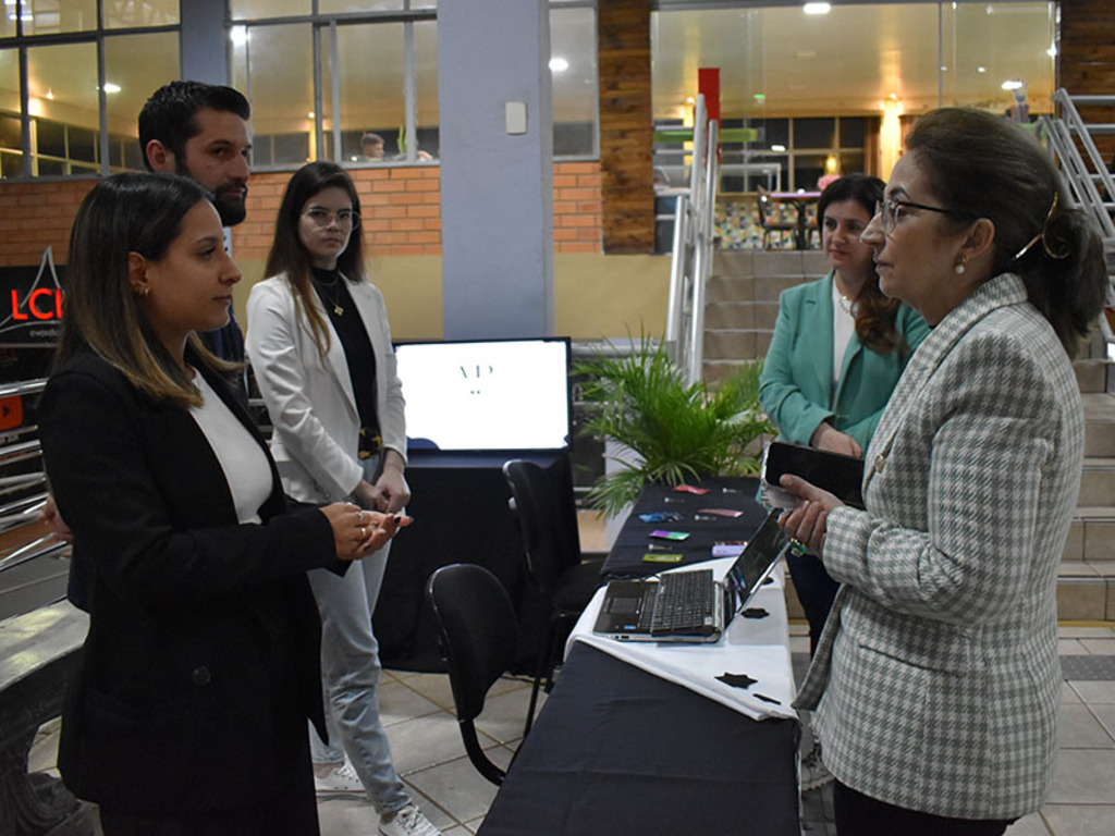 Estudantes de Administração da Unoesc apresentam produtos e serviços desenvolvidos nas aulas do curso