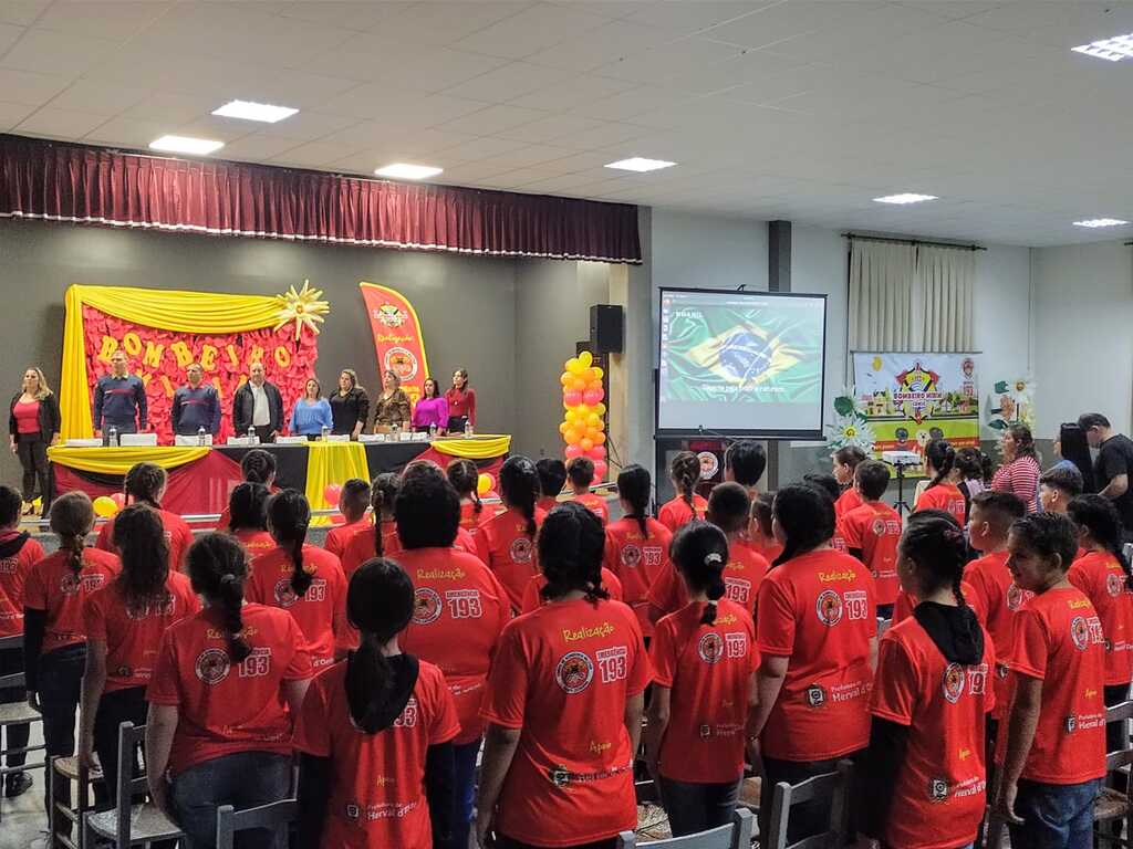 Vereador Marcelo Vendramini representa Câmara de Vereadores na formatura Bombeiro Mirim em Herval d’Oeste
