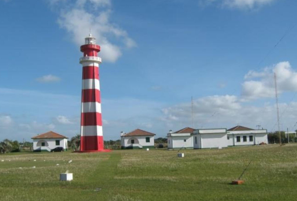 Foto: Valfredo Neves - Divulgação - Prefeitura - O farol às margens do Arroio Chuí foi inaugurado há 103 anos