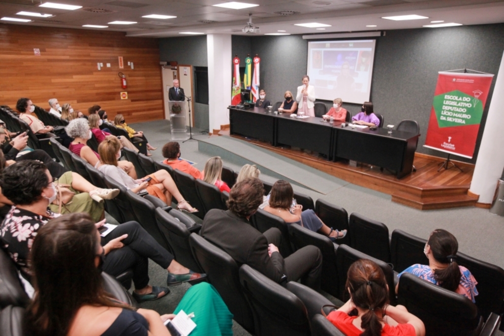 Escola da Alesc promove evento para incrementar a participação da mulher na política