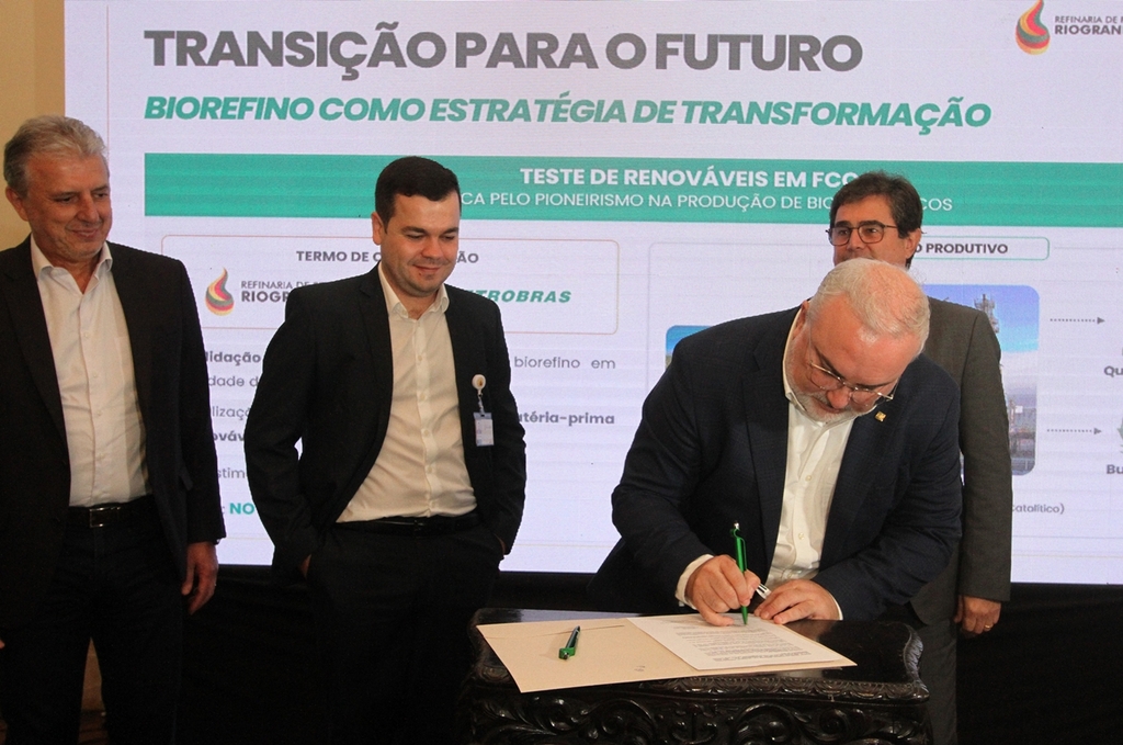 Presidente da Petrobras anuncia investimentos em Rio Grande