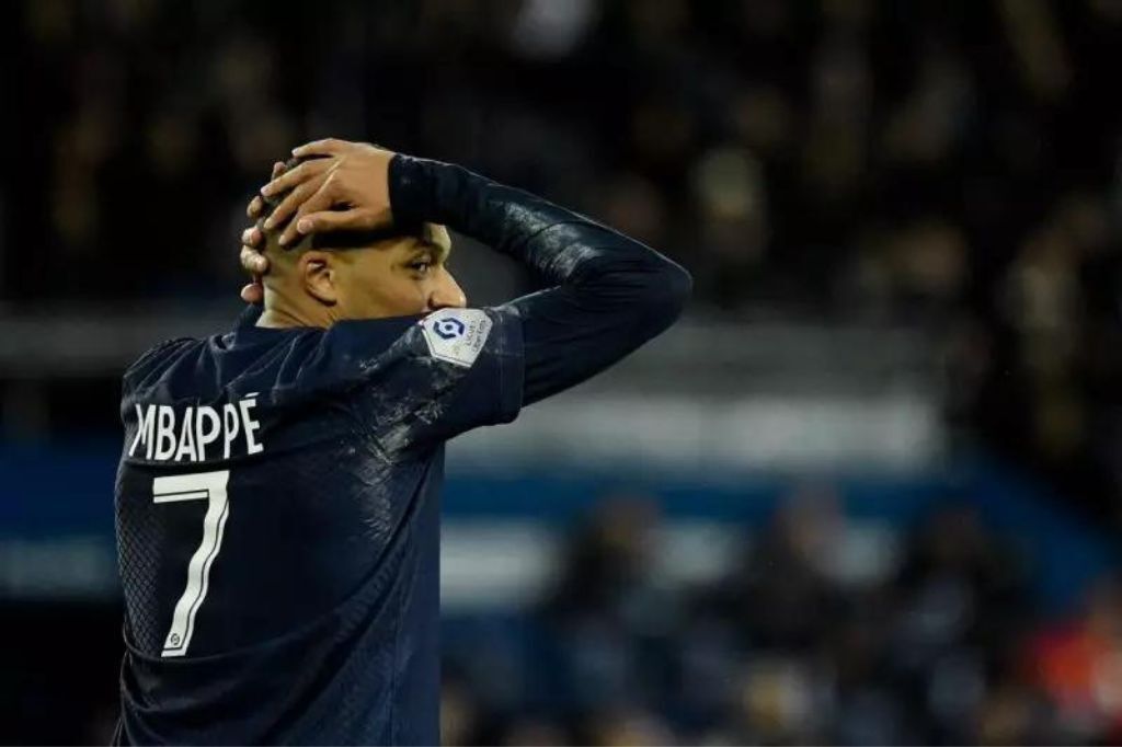  - Mbappé entre PSG e Real Madrid – Foto: Julien da Rosa/AFP