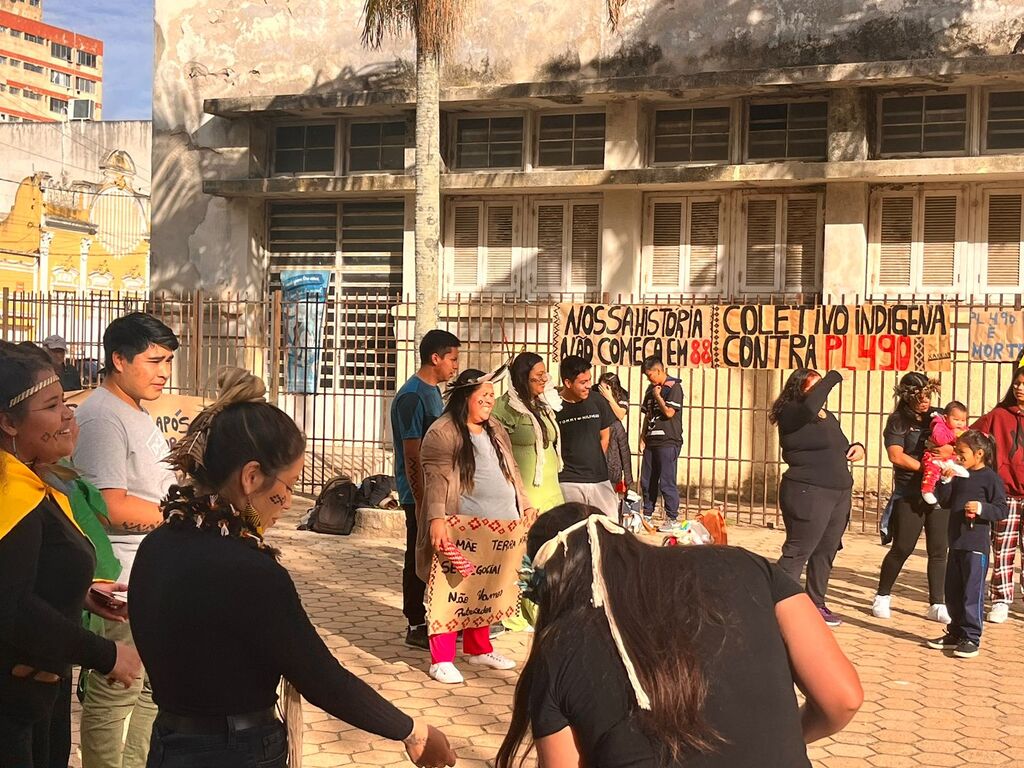 Indígenas protestam contra marco temporal em Rio Grande