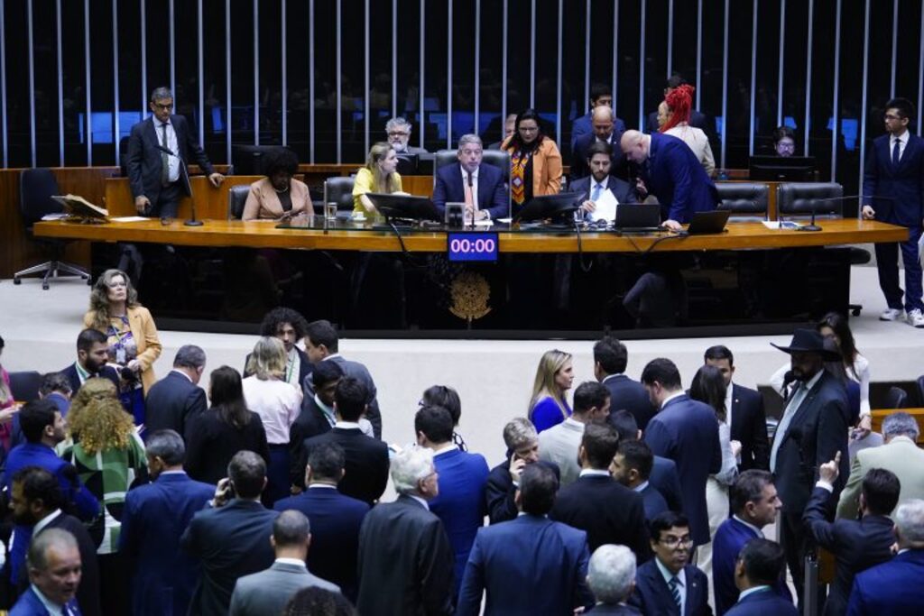 Deputados aprovam o projeto de lei do marco temporal para demarcação de terras indígenas