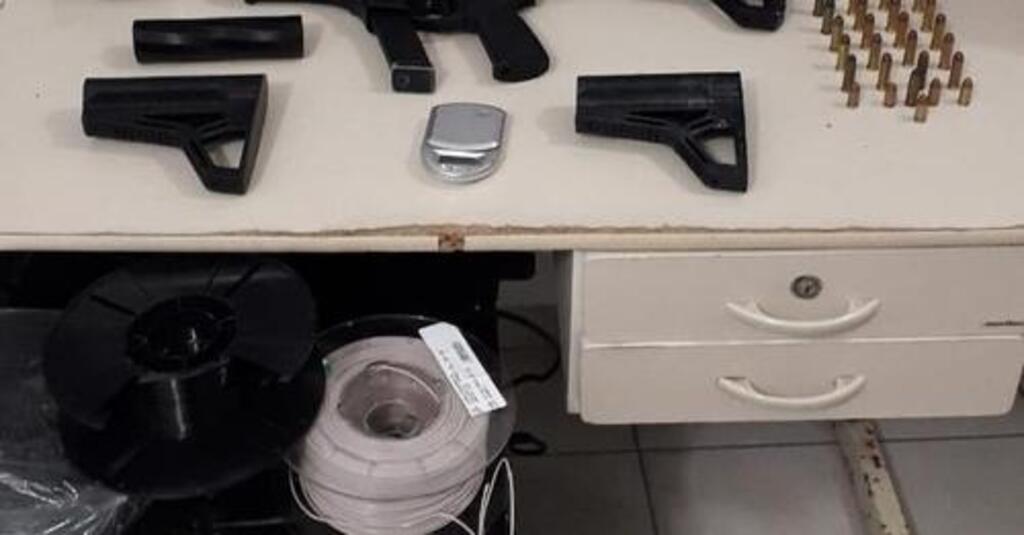 Jovem é preso por fabricar armas usando impressora 3D em Tijucas