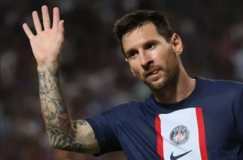 Técnico do PSG anuncia saída de Lionel Messi
