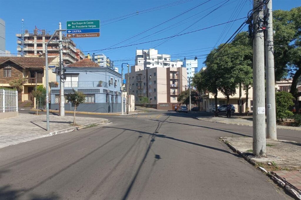 Morador de rua é agredido com golpes de facão e tem dedos quase decepados em Santa Maria