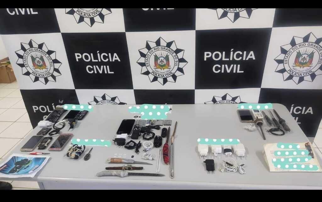 Operação conjunta cumpre mandados e apreende facas, drogas e celulares na Penitenciária Estadual de Santa Maria