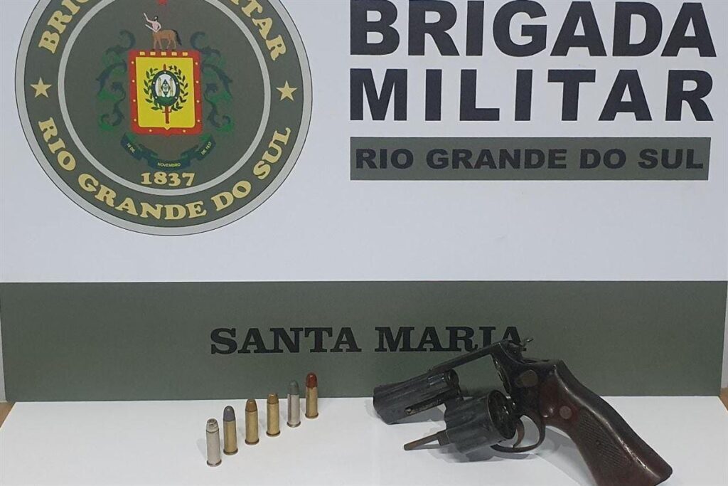 Homem é preso por porte ilegal de arma no Beco da Tela em Santa Maria