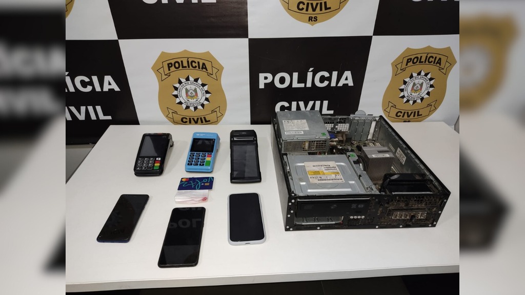 Jovem é preso após aplicar golpe e usar o cartão de idosa para comprar videogame e notebook