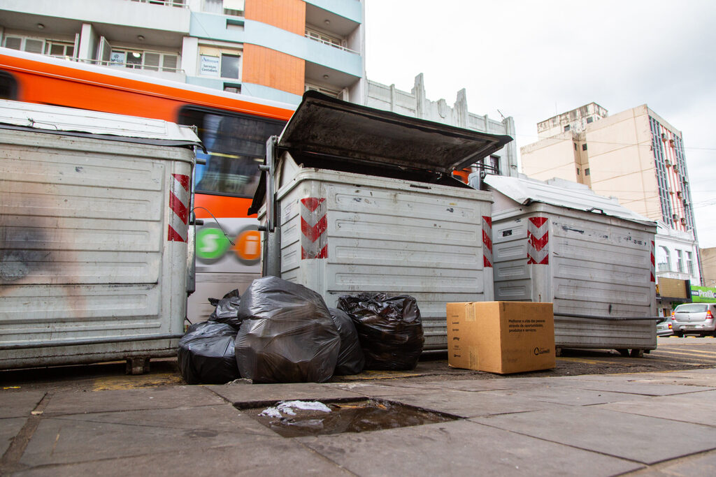 Licitação da coleta de lixo é lançada em Santa Maria; investimento será de R$ 23 milhões por ano