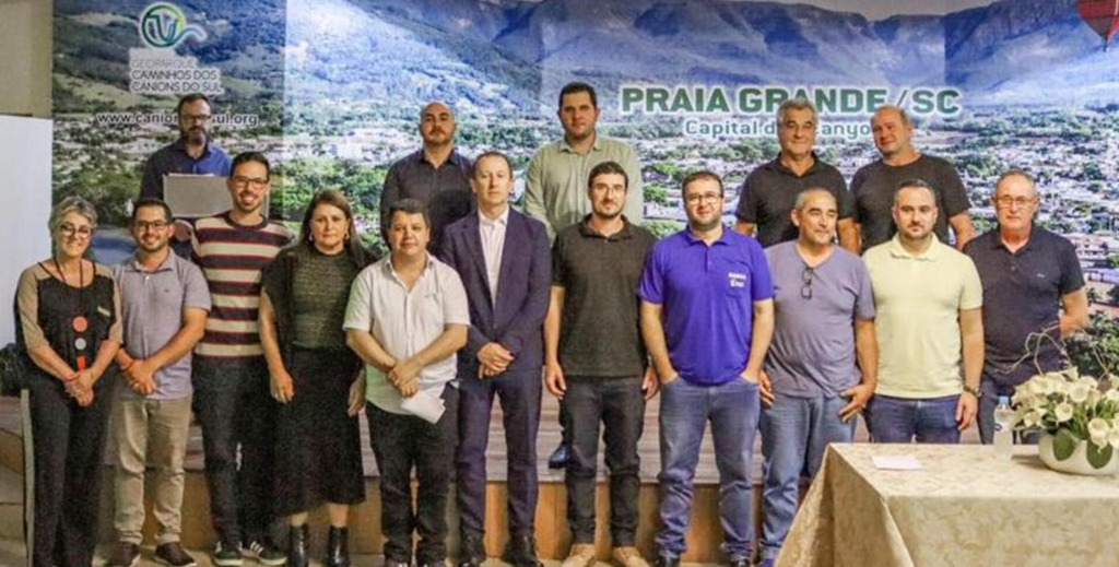 CRIADO NO MUNICÍPIO O CONSELHO DA CIDADE 
PARA DEBATER PAUTAS DE INTERESSE COLETIVO EM PRAIA GRANDE