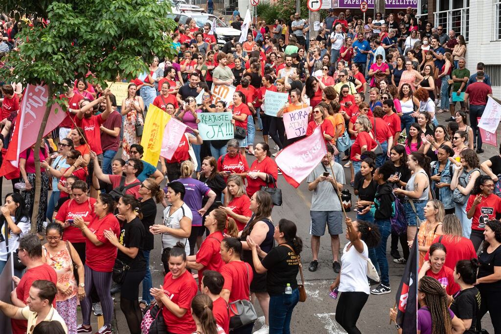 Professores da rede municipal de Santa Maria paralisam as atividades nesta quarta-feira