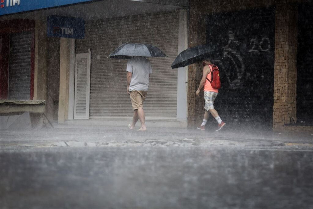 Chuva volta a Santa Maria e região nas primeiras horas desta terça-feira