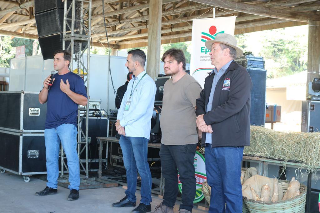 AMOSTRA CULTURAL, PALESTRAS E COMPETIÇÕES 
RURAIS ABRIRAM O 1º DIA DE FEIRA AGROPECUÁRIA