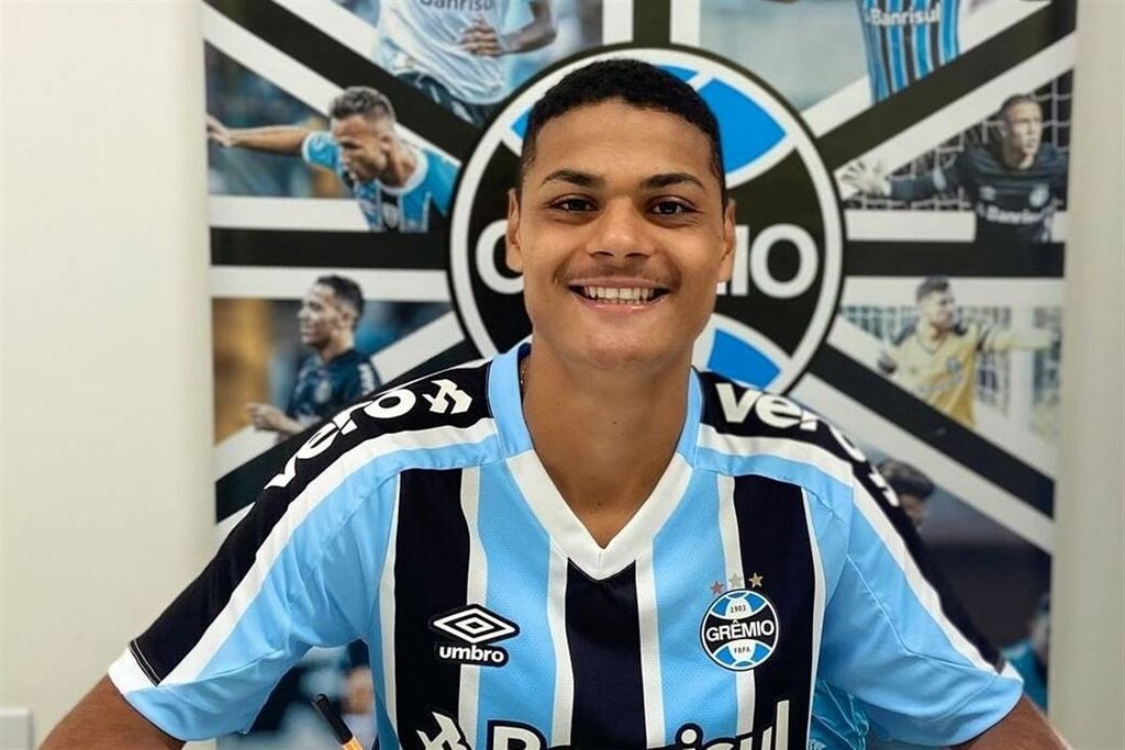 Jovem ex-Riograndense assina contrato com o Grêmio