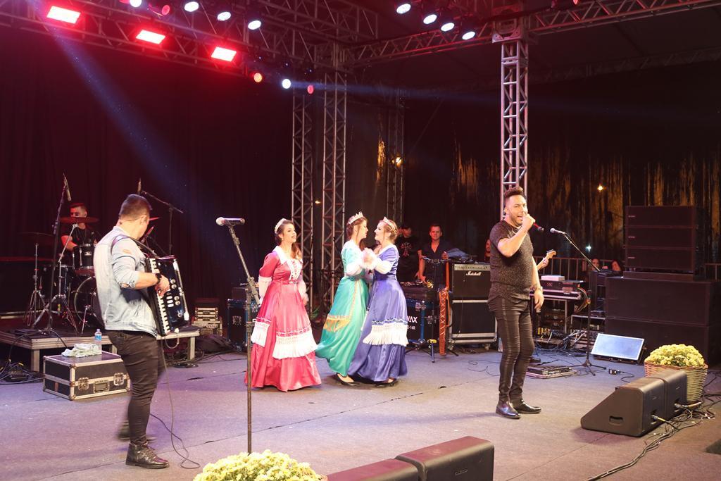 QUATRO GRANDES SHOWS MARCARAM A XIII FESTA DO COLONO