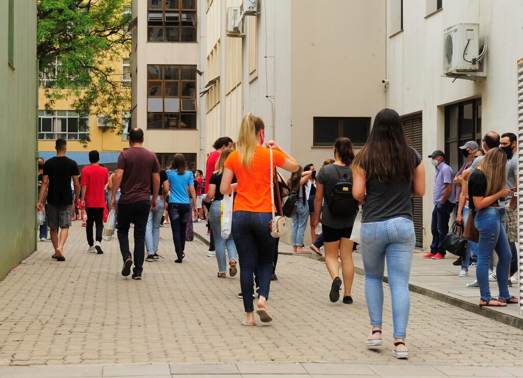 Enem: estudantes podem pedir isenção de taxa a partir desta segunda