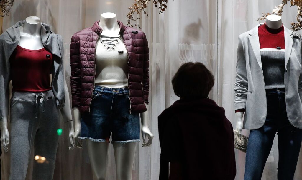 Fernando Frazão/Agência Brasil - Rio de Janeiro - Vitrine de roupas em loja de rua, comércio no Centro do Rio. (Fernando Frazão/Agência Brasil)