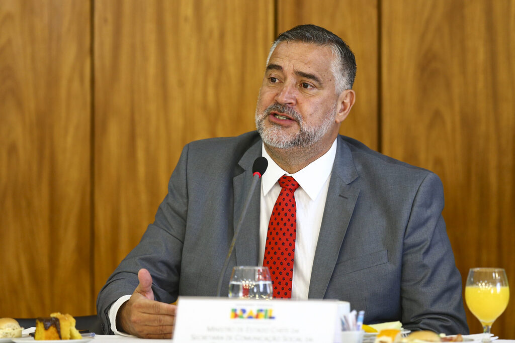 Marcelo Camargo/Agência Brasil - Brasília (DF), 06/04/2023 - O ministro da Secretaria de Comunicação Socia, Paulo Pimenta, durante café da manhã com jornalistas, no Palácio do Planalto.