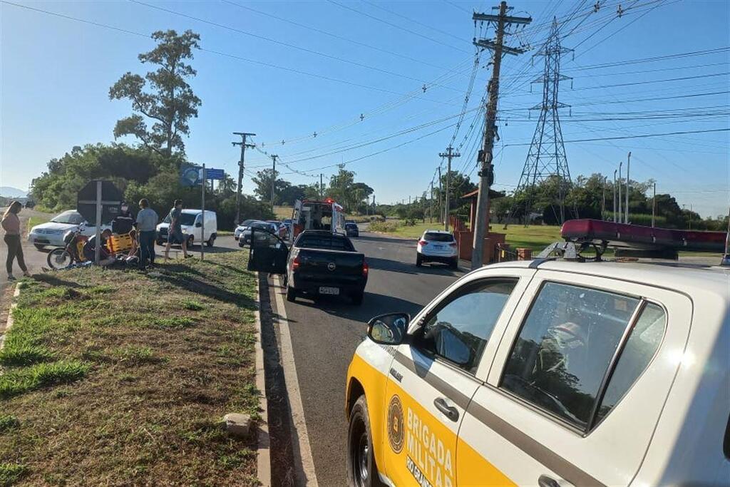 Motociclista fica levemente ferido em acidente na Faixa Nova de Camobi em Santa Maria