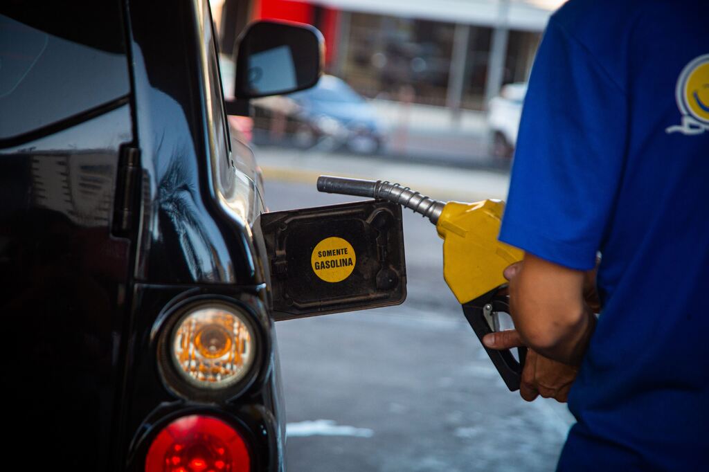 título imagem Maioria dos postos já subiu gasolina em Santa Maria, mas quatro revendas seguem com valor abaixo de R$ 5