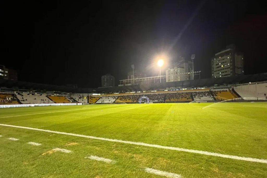  - Heriberto Hülse para Criciúma x Sport — Foto: Eduardo Prestes/NSC TV