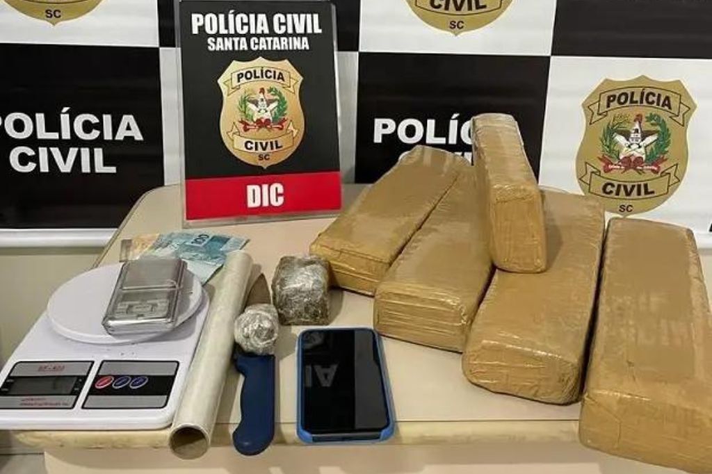 Jovem é preso em casa com sete quilos de maconha