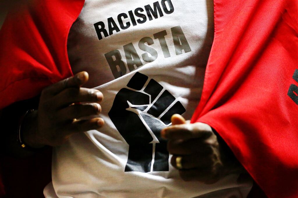 título imagem Aumento de casos amplia debate sobre racismo estrutural