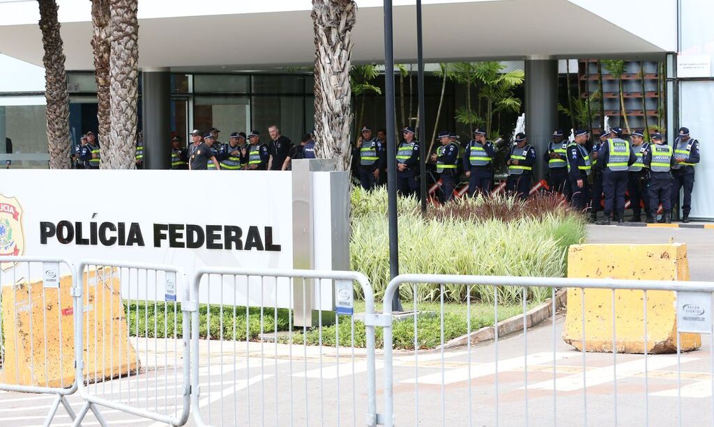 Lula Marques/ Agência Brasil - Brasília (DF) 05/04/2023 Policiamento reforçado na PF para o depoimento do ex-presidente Jair bolsonaro sobre as joias Sauditas.