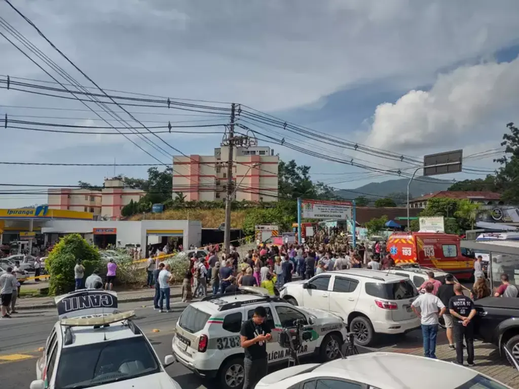 Quatro crianças são mortas em ataque a creche em Blumenau