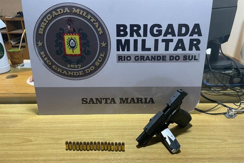 Jovem é preso com pistola em frente a distribuidora de bebidas no centro de Santa Maria