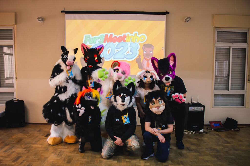 Você conhece os furries? Brincadeiras e muita fofura marcam evento da comunidade em Santa Maria