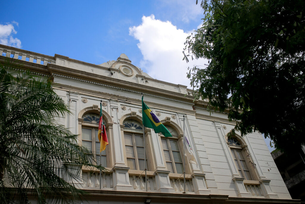 Após um longo debate improdutivo, projetos são aprovados na Câmara de Vereadores