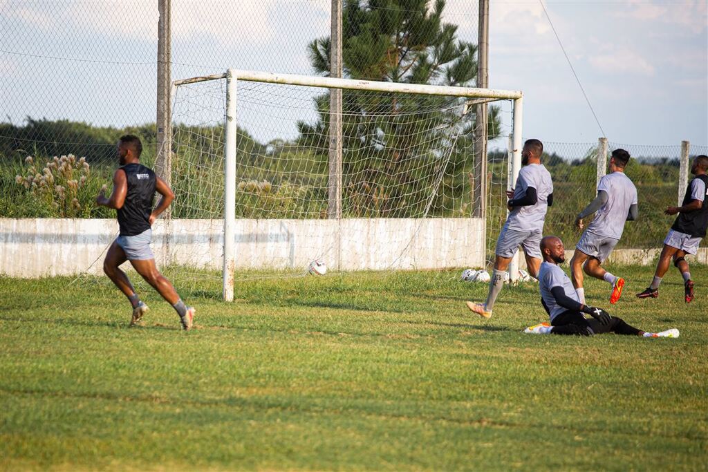 Inter-SM realiza jogo-treino contra a equipe sub-17 nesta sexta