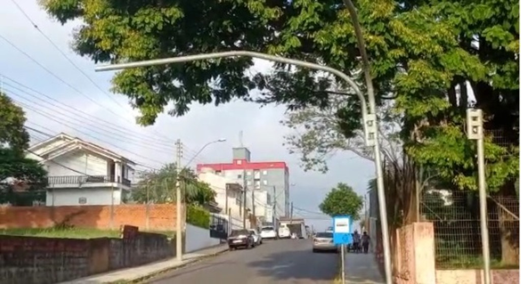 Após acidente, prefeitura garante que semáforo será reposto “em breve” no Bairro Passo D’Areia