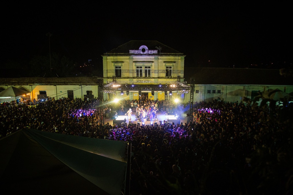 Segundo dia da Calourada é marcado por diversidade de estilos musicais e nova medida de segurança