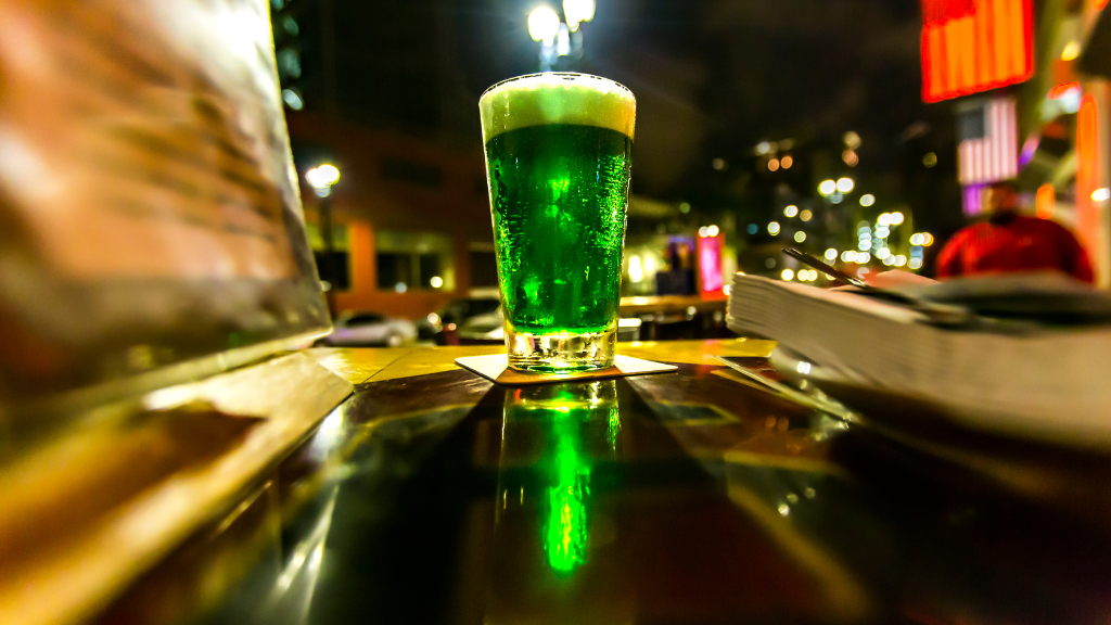 Saiba onde curtir o St. Patrick’s Day e beber aquele chopp verde delicioso em Santa Maria