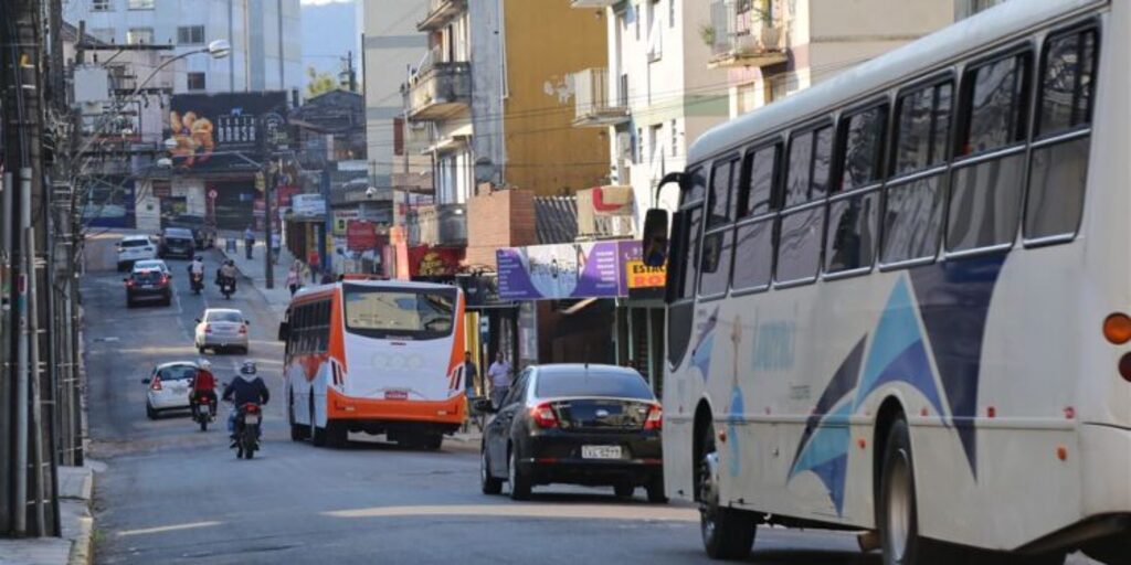 Homem é detido por trabalhadores e acaba preso após tentar furtar ar-condicionado no centro de Santa Maria