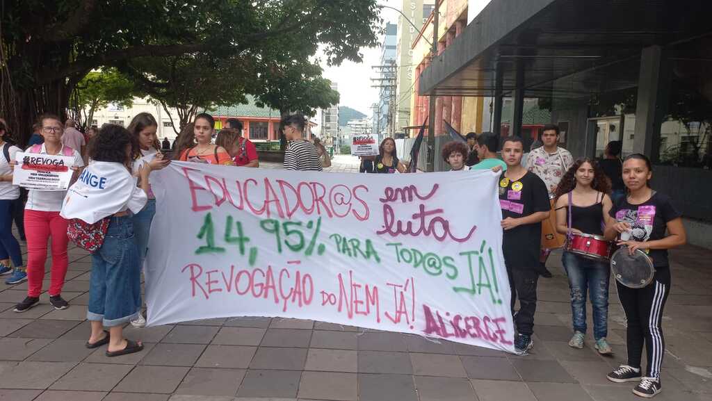 Foto: Gilberto Ferreira (Bei) - Professores da rede estadual de ensino pedem revogação do novo Ensino Médio e reajuste de 14,45% do piso salarial