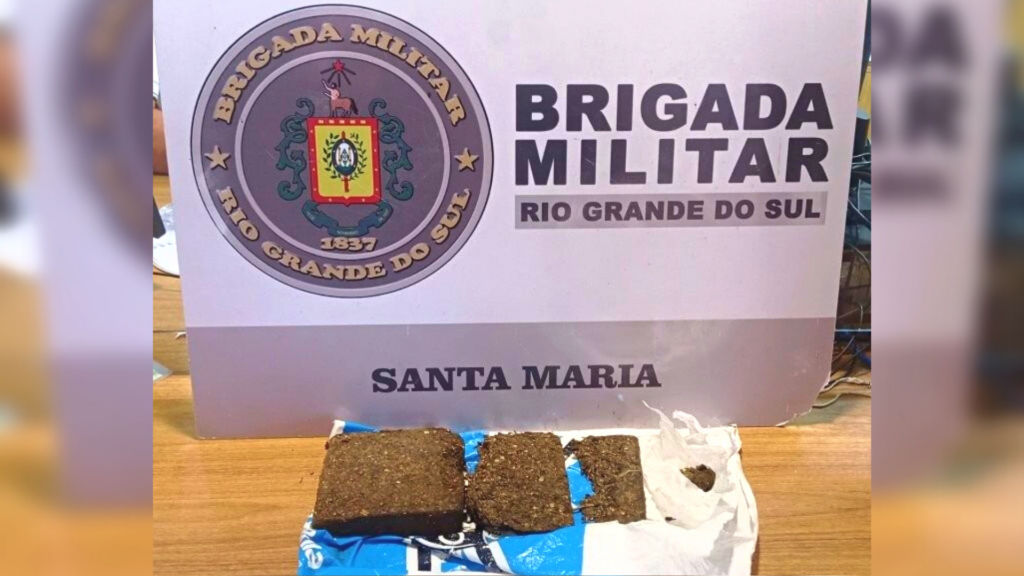 Dupla é detida com drogas embaixo do banco de veículo em Santa Maria