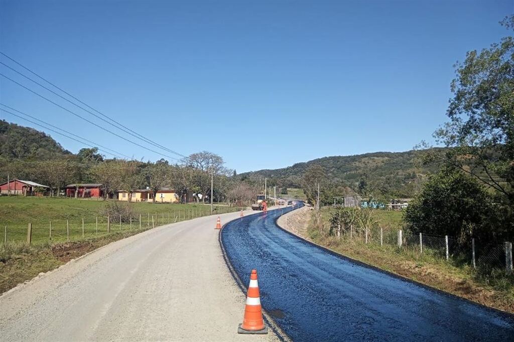 Mais asfalto para a ERS-516, entre Santa Maria e São Martinho
