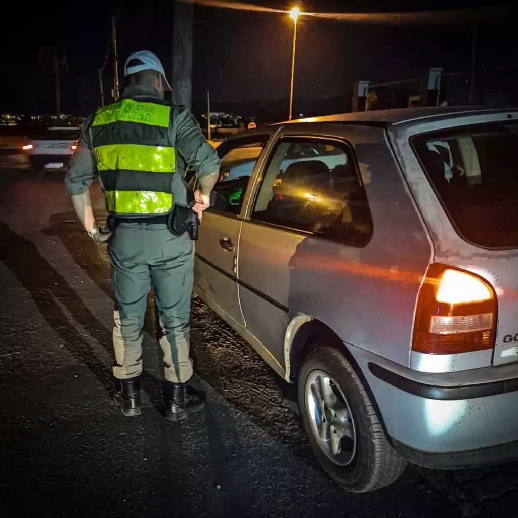 Brigada Militar prende homem em flagrante e recupera carro em operação com barreira policial