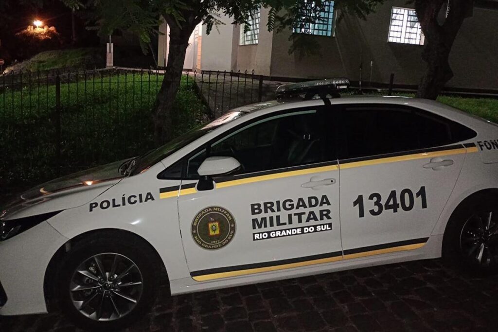 Homem é preso após agredir companheira e desacatar policiais em Dona Francisca