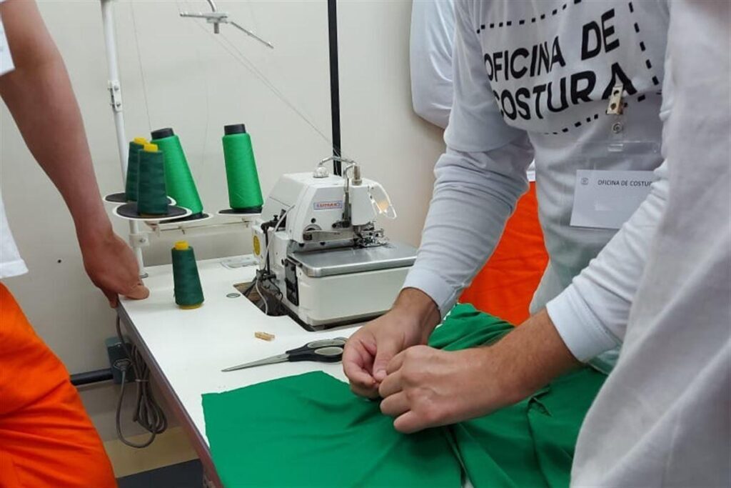 Apenados dão início a curso de corte e costura em penitenciária de Santa Maria