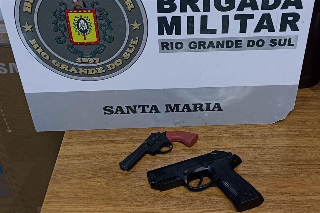 Adolescentes são apreendidos com armas falsas em Santa Maria