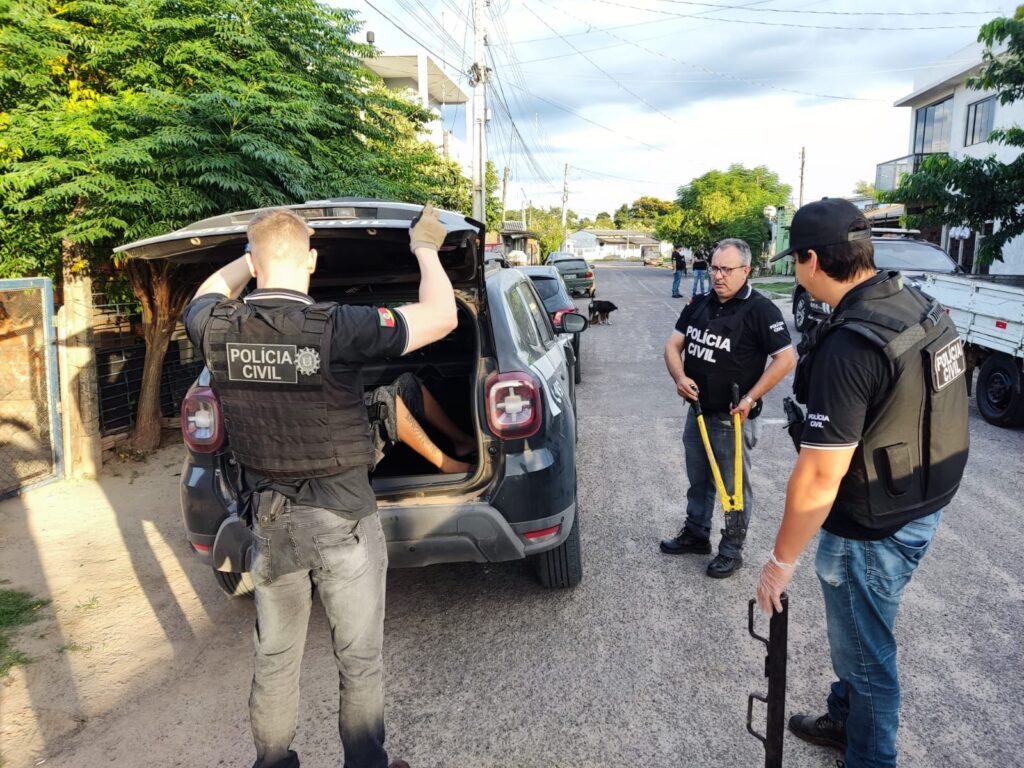 Flagrados com armas: dois suspeitos são presos em operação de combate a homicídios