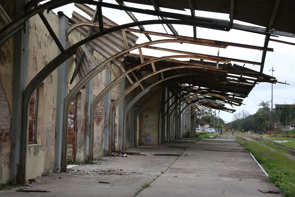 Possível passeio de trem volta olhares ao abandono da gare