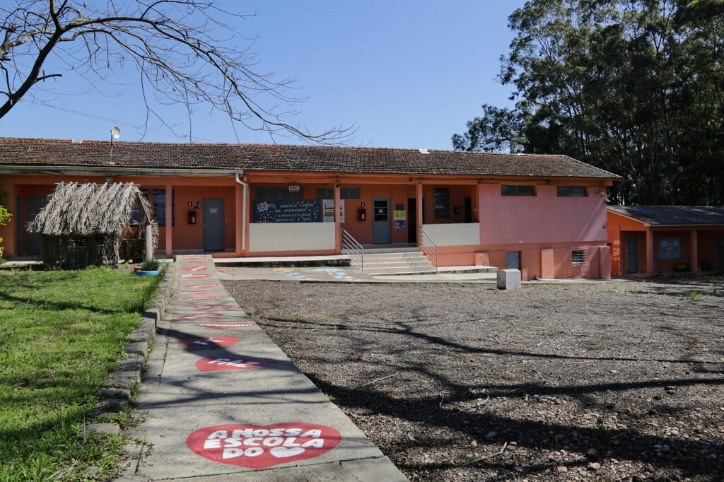 Escola do distrito de Palma é interditada por problemas estruturais e alunos terão aulas em salão paroquial