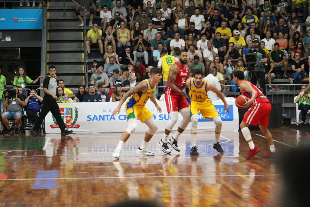 Em jogo disputado, Seleção Brasileira de Basquete perde e deixa classificação do Mundial para a última rodada